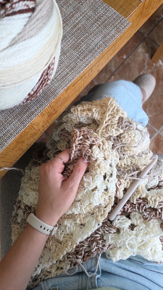 Instagram post with the caption: La Soledad shawl in the makings 🧶

➿➿➿

This video is not i...